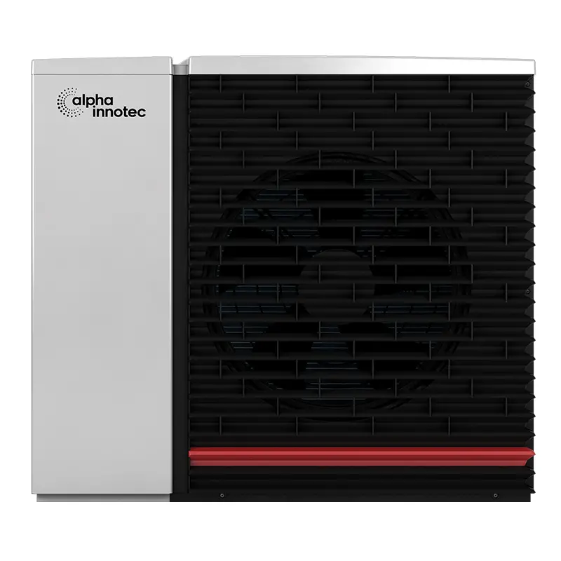 Eine moderne Wärmepumpe von alpha innotec vor einem Haus