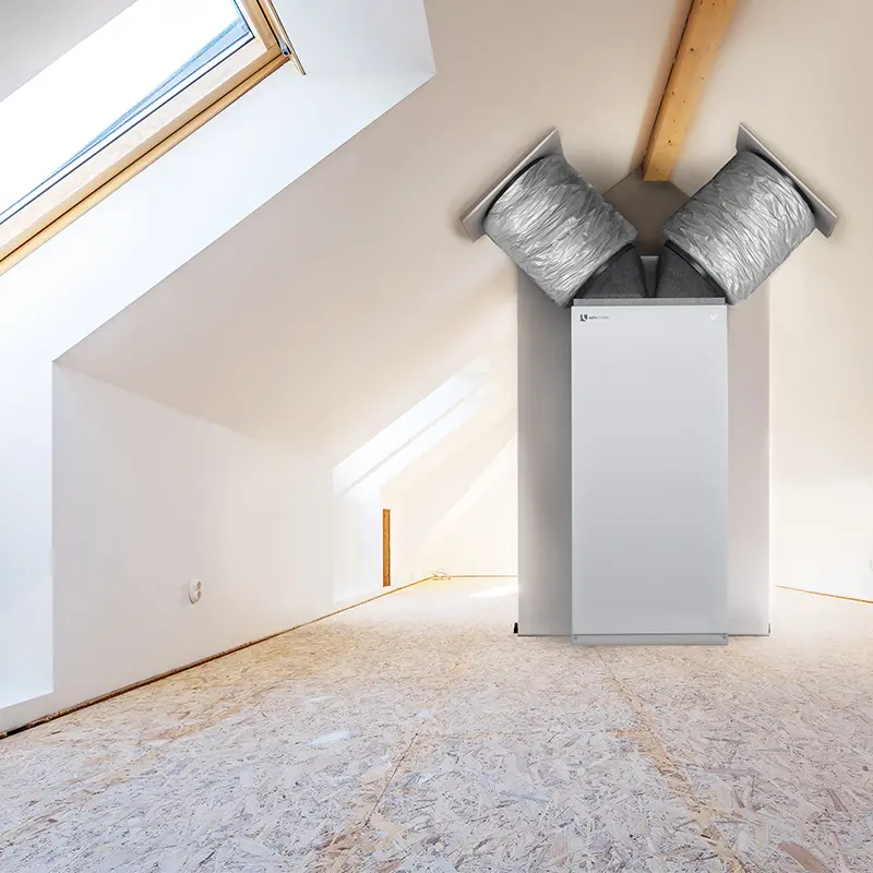 Eine Wärmepumpe im Dachboden eines Hauses