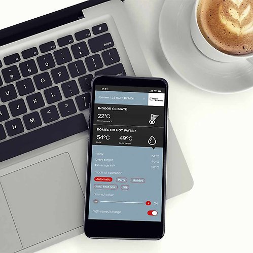 Mobiltelefon mit geöffneter alpha innotec App